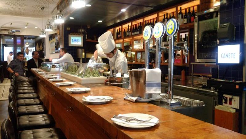 The bar at Cañete