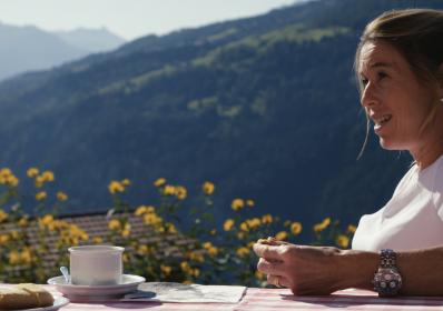 Arosa Lenzerheide, Schweiz: Magdalena Forsberg bergsvandrar i Schweiz