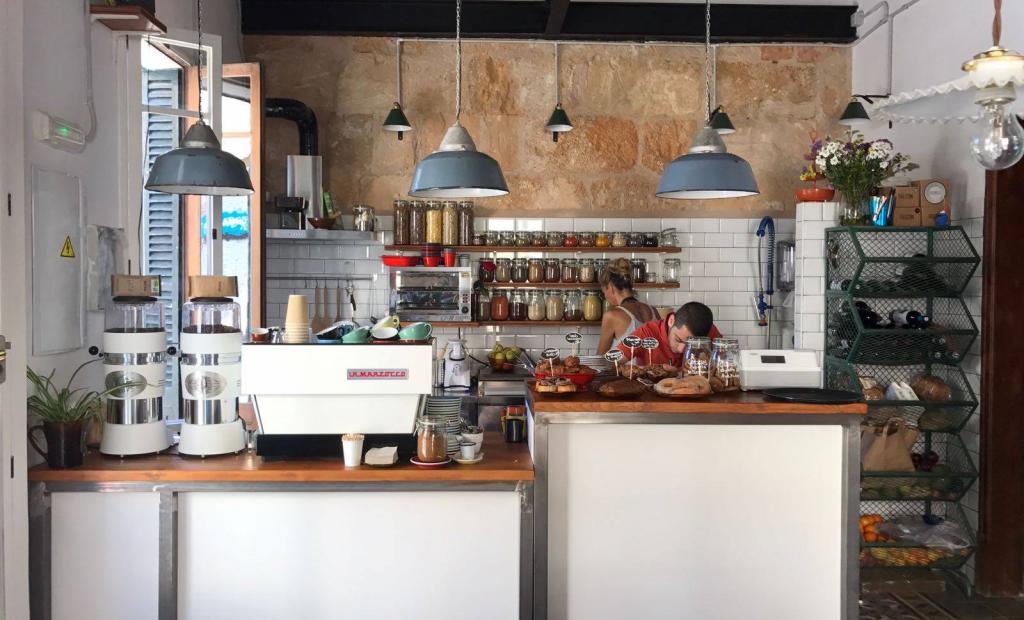 Mallorca, Spanien: Mama Carmen får systerkafé i Palma