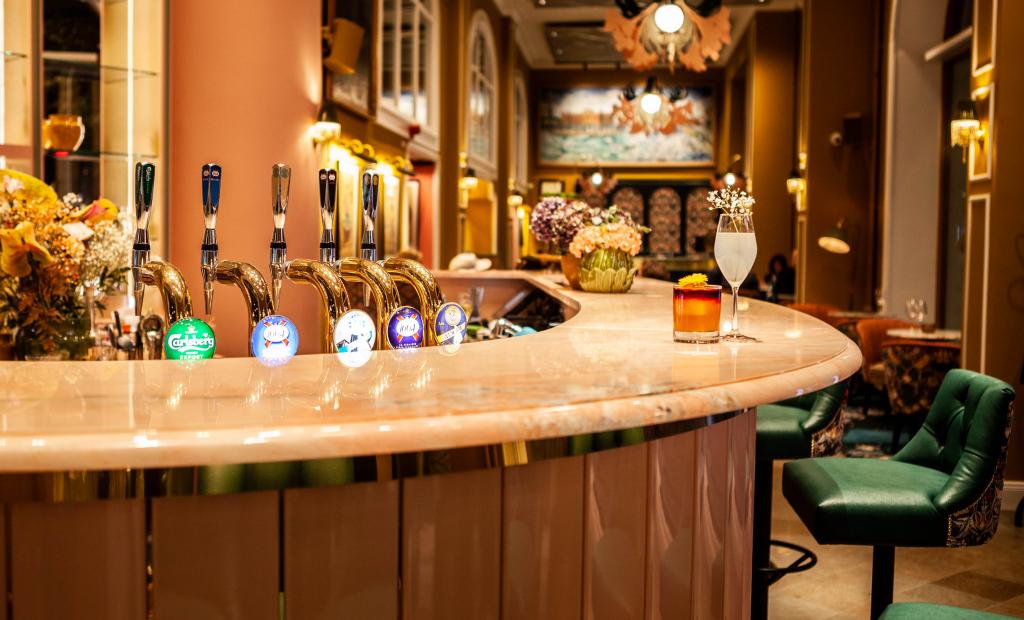 Stockholm, Sverige: Hotel Kung Carl ger Stureplan ny glans med ny cocktailbar