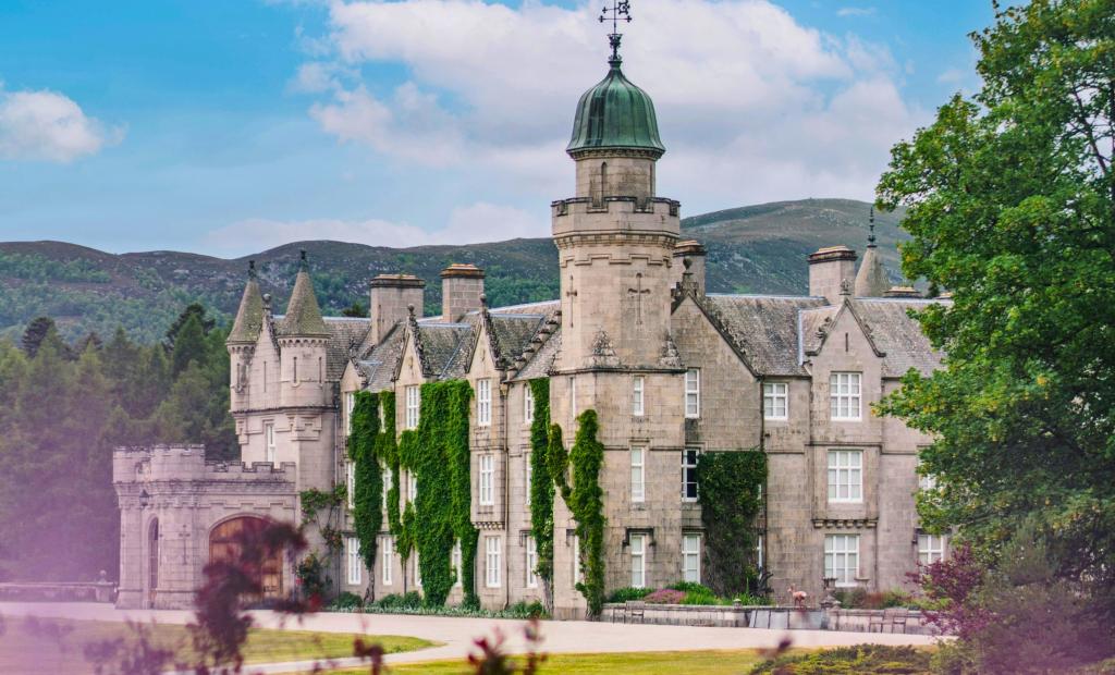 Skottland, Storbritannien: Sommaröppet på brittiska kungahusets skotska slott