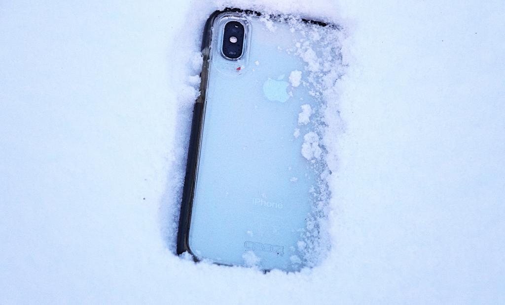 Slipp mobiltorsk i skidbacken – bästa tipsen för mobil i minusgrader