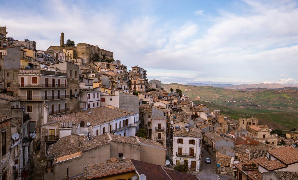 Sicilien, Italien: Siciliansk by skänker bort hus för frivilliga inflyttare