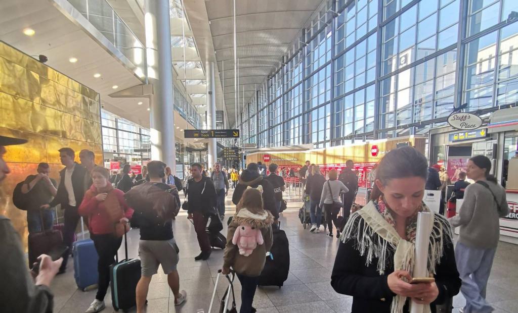 Svenska turister tillåts göra transitstopp i Danmark