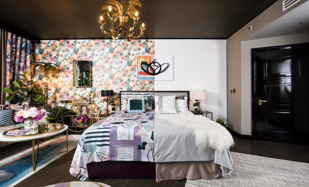 London, Storbritannien: RES har checkat in i sviten "So Extra So Chic"