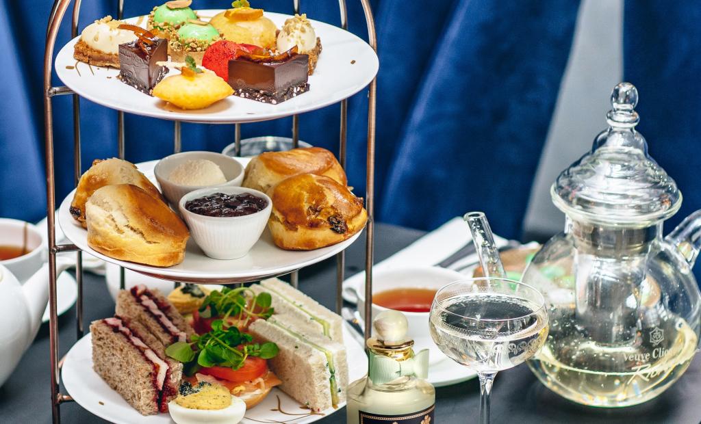 London, Storbritannien: Afternoon Tea på Green Room i London