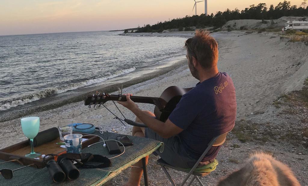 De ofrivilliga turisternas guide till Sverige