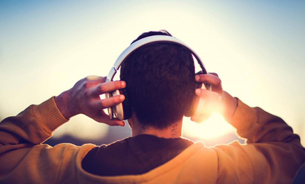 Tre trådlösa hörlurar till resan