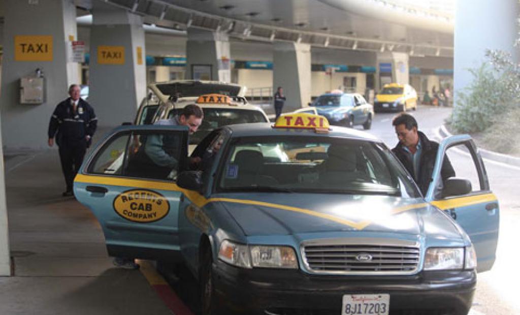 Beräka taxikostnaden med World Taximeter